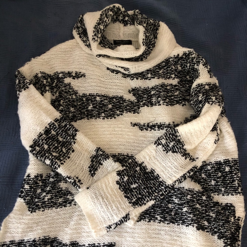 Romeo + Juliet couture fringe bottom cozy sweater